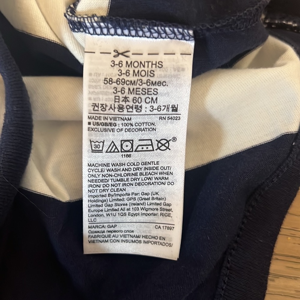 NEW! GAP Baby onesie 3-6 months - Picture 6 of 6